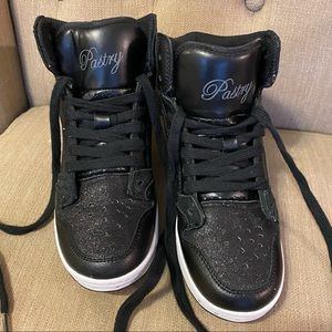 Pastry girls Leather athletics…size 5